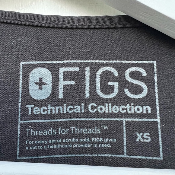 Figs Scrub Casma V-Neck Top Black Size X-small - Picture 8 of 12